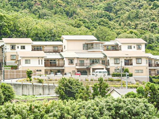 山あいの施設外観  