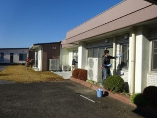 外観と庭先  