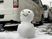 送迎車の前の雪だるま