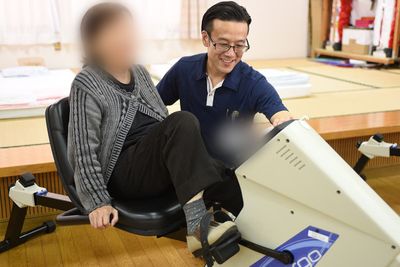 運動器具を使うシーン