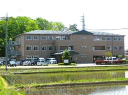 緑豊かな環境の建物