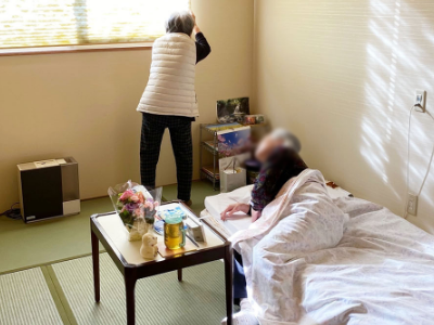 光が差し込む居室