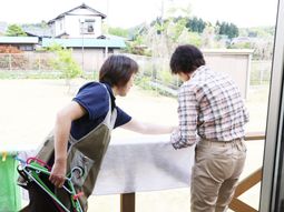 支援と緑の庭景色