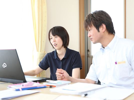 会議を行う職員