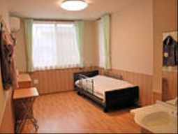 明るい個室の居室