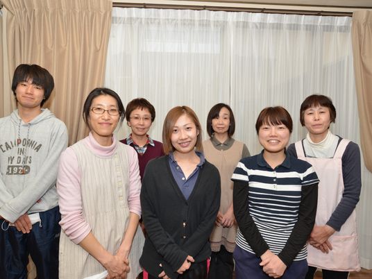 スタッフの集合写真