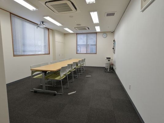 会議風の多目的室