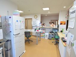 明るいスタッフルーム