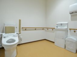 バリアフリーのトイレ空間