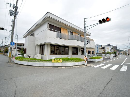 角地の施設外観  