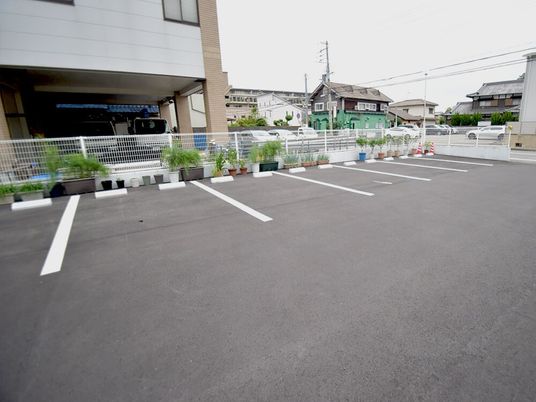 駐車スペースの外観  