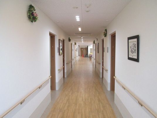 手すり付き廊下  