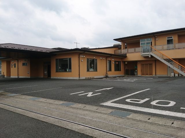 ゆったりした外観 外観 広々とした安心感のある建物。駐車スペースも十分に確保されており、動線が快適です。