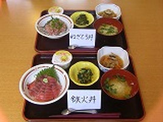 新鮮で彩り豊かな食事