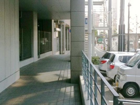 建物沿いの通路  