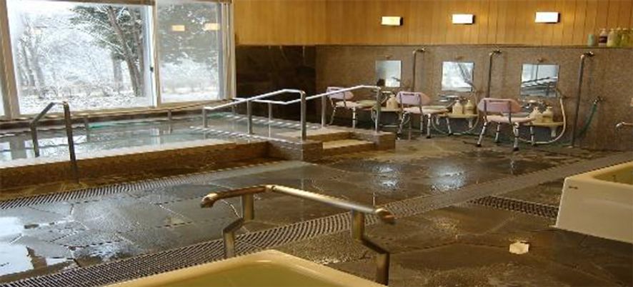 広々とした浴室