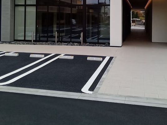 車寄せのある外観  