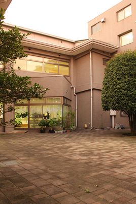広々とした中庭