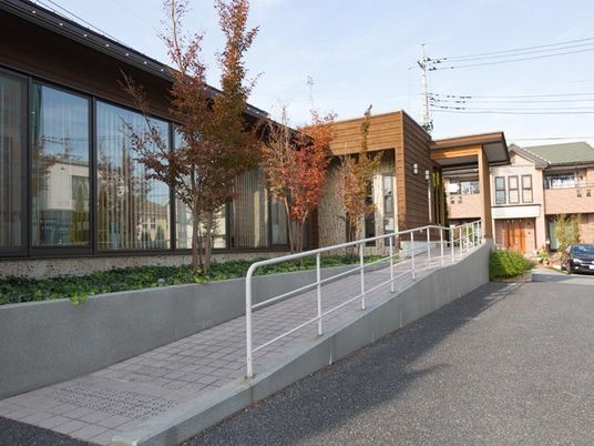建物外観のスロープ  