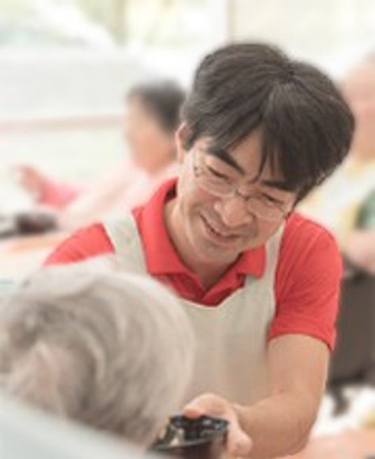 優しい笑顔のスタッフ