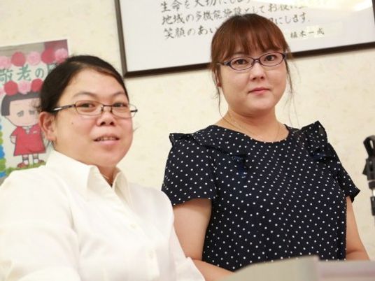 スタッフ2人の休憩室  