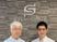 スタッフ2人の受付前  