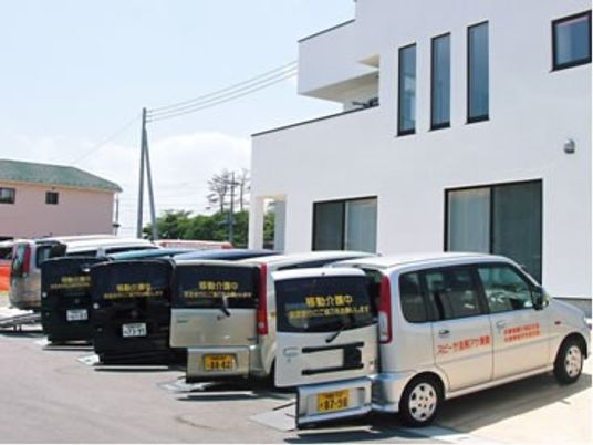 施設前の駐車スペース  
