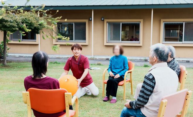 屋外で活動中の様子
