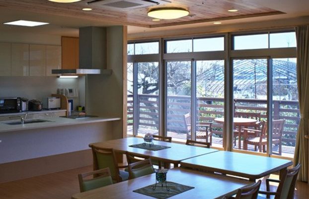 自然光が差し込むリビング