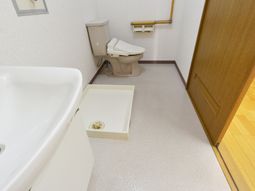 清潔な洗面所とトイレ