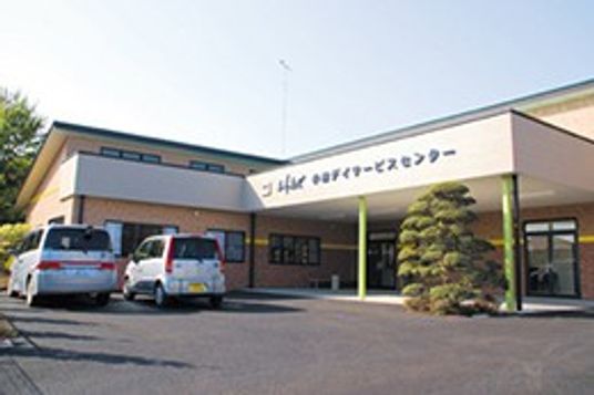 広々とした正面玄関