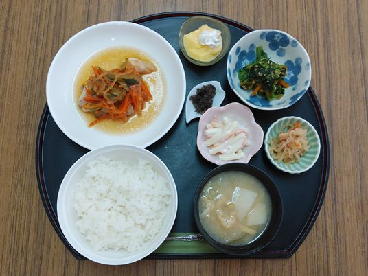 健康的な食事の膳