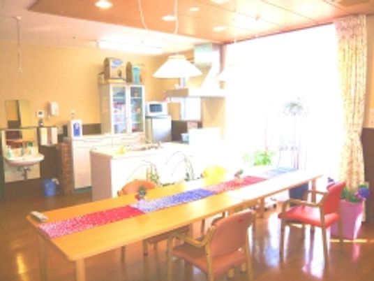 広々としたダイニングルーム