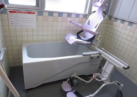 機能的な設備の浴室