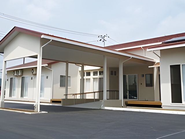 車椅子利用に便利な外観 外観 広々としたエントランスが備わっており、車椅子の方も安心してご利用いただけます。