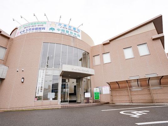 建物正面の外観  