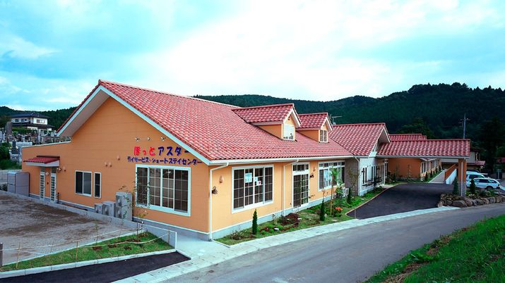 赤い屋根の外観