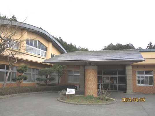 広々とした外観