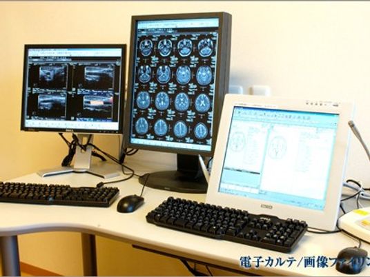 モニター並ぶ機能訓練室  