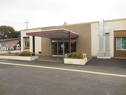 施設の正面玄関  