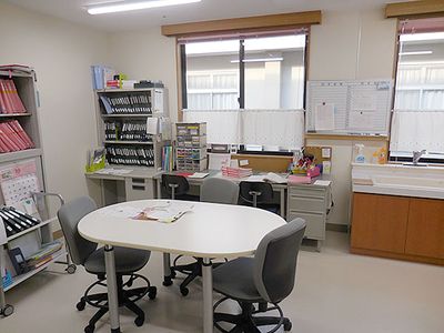 明るい事務室
