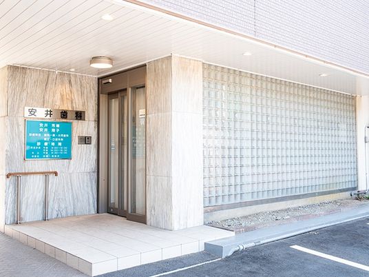 建物入口の外観  