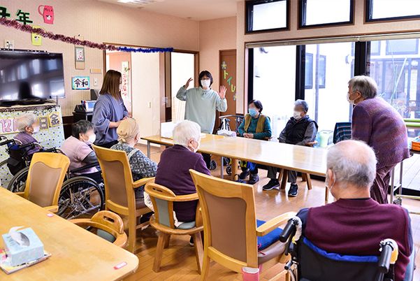 和やかな様子の共有スペース