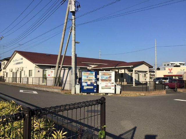 外観を捉えた建物 外観 広々とした敷地に建つ一般的な建物です。快適に勤務できる環境が整っています。