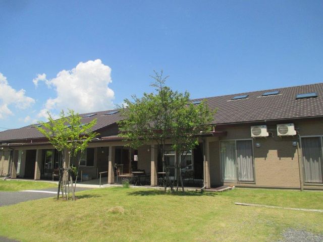 明るい雰囲気の居室 居室 開放感ある居住スペースで働きませんか？やすらぎと機能性を兼ね備えた環境です。明るい日差しが心地よい職場を提供します。