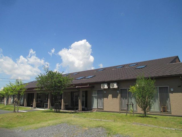 広々とした快適外観 外観 広くて明るい施設で、利用者様の笑顔を支えるやりがいを感じられる職場です。