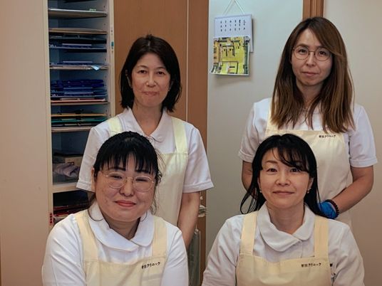 スタッフ4人の集合  