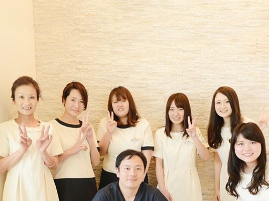 スタッフ集合の室内  