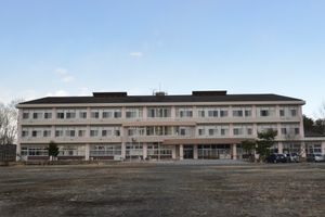 施設の広々とした外観