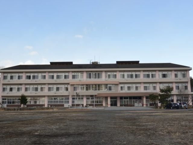 施設の広々とした外観 外観 ゆとりある敷地に建つ建物です。窓が多く、自然光も取り入れやすい構造になっています。
